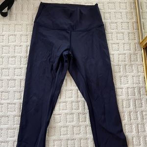 Women’s lululemon navy blue 3/4 length leggings
